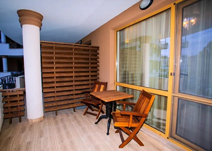 Boutique Versis מלון דירות 5*
