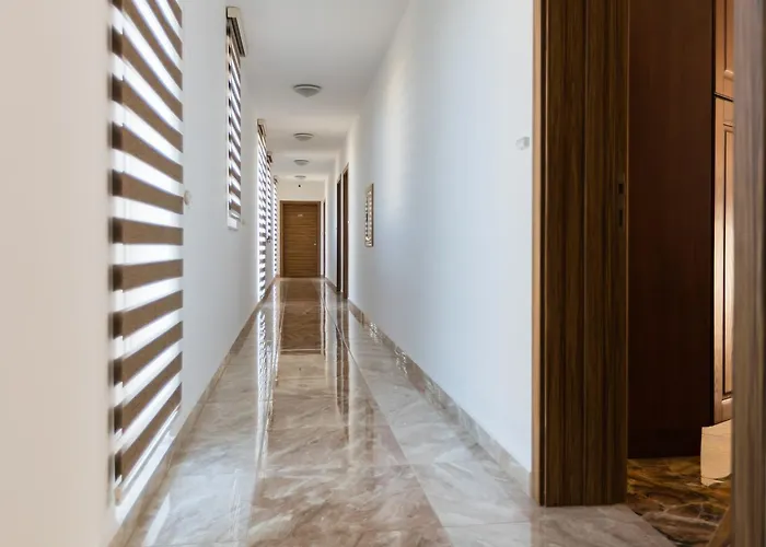 מלון דירות Boutique Versis 5*