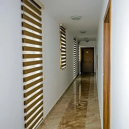 Apartmanhotel Boutique Versis 5*