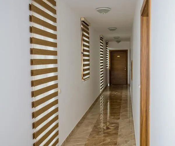 Boutique Versis Apartahotel 5*